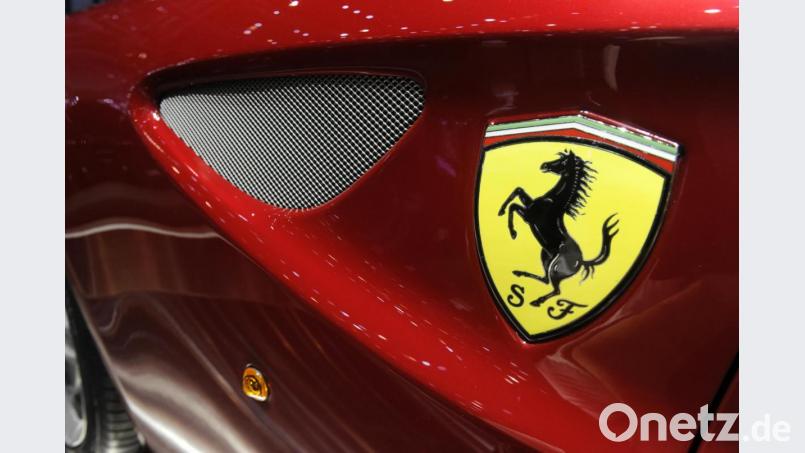 Vier Autofahrer haben sich laut Polizei mit ihren Ferraris ein rennen auf der Autobahn geliefert. Symbolbild: Uli Deck/dpa