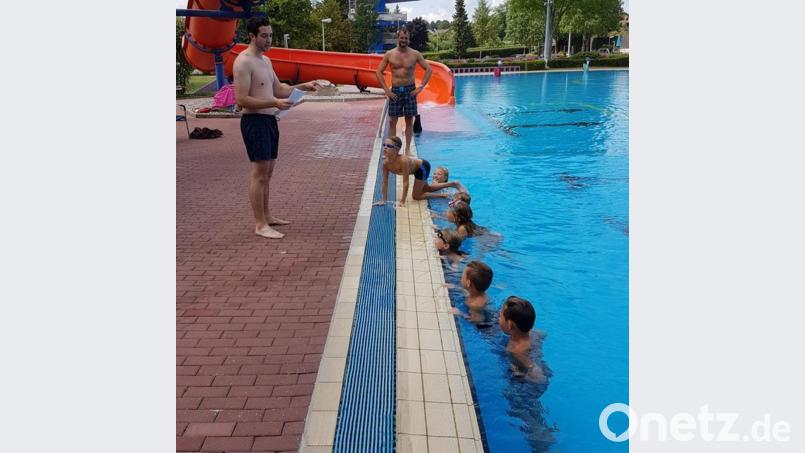 Erstmals wurde im Rahmen des Ferienprogramms vom Jugendrat ein Wettrutschen im Freibad veranstaltet. Bild: CSA Tirschenreuth/exb