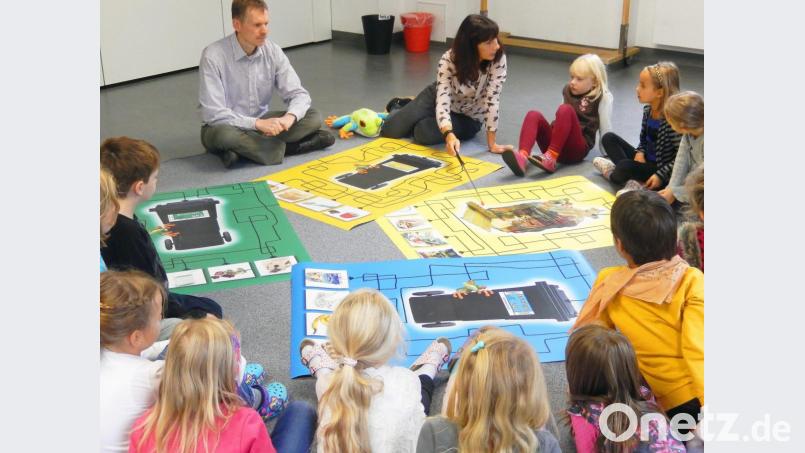Auch in diesem Jahr werden Brotzeitboxen und Umwelt-Malbücher an die Erstklässler verteilt. Bild: Stadt Amberg/exb