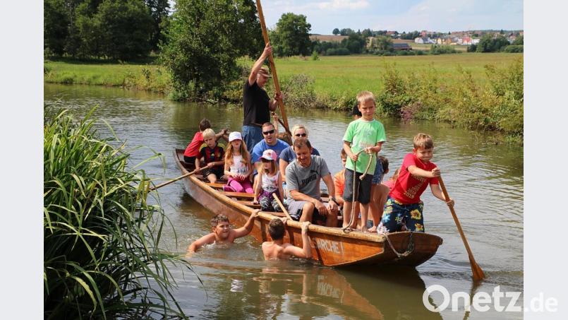 Das zweite Boot kommt mit etwas Verspätung am Steg in Kümmersbuch an. Bild: gru