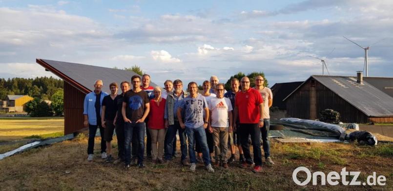 Mitglieder der SPD Arzberg und Konnersreuth besichtigten das Anwesen von Energiewirt Erich Bauernfeind in Birkenbühl bei Thierstein. Bild: SPD-Ortsverein Konnersreuth/exb
