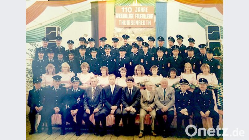 Beim 110-jährigen Gründungsfest im Jahre 1989 entstand dieses Bild, das im Archiv der Thumsenreuther Feuerwehr aufbewahrt wird. Nun feiert die Wehr ihr 140-jähriges Bestehen. Bild: att