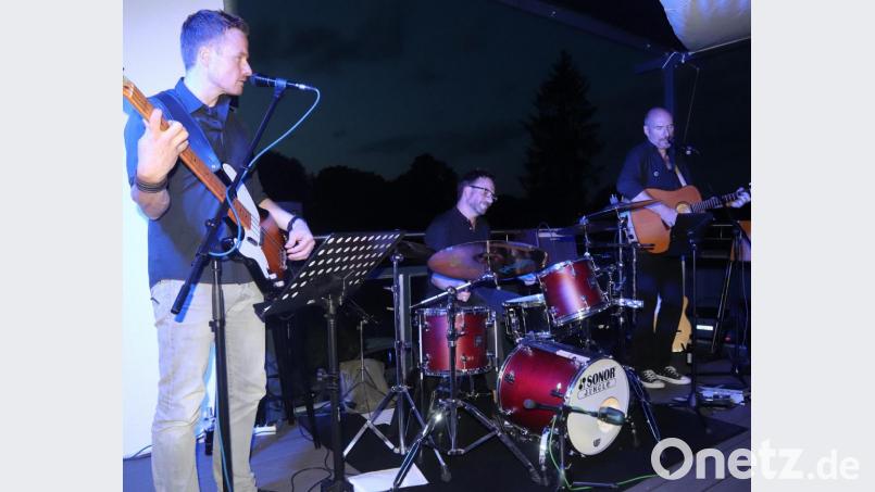 Das Trio Bourbon Street begeistert die Gäste im Kaffee-Laden. Bild: mfh