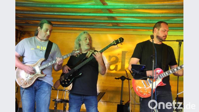 &quot;Timeless&quot; sorgte mit rockiger Musik für Stimmung beim Weinfest. Bild: kro