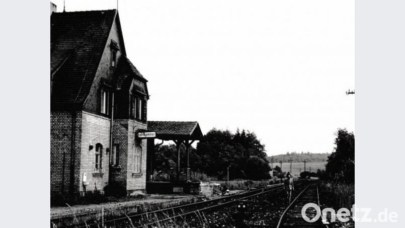 Beim Bahnhof Drahthammer zweigte damals die Vilstalbahn ab. Heute ist das Gebäude in Privatbesitz. Bild: Josef Schmaußer