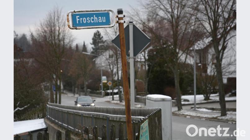 Hier wurde das Mädchen zuletzt gesehen: Monika Frischholz ging die Flosser Straße ortsauswärts in Richtung Bahnhof, heute Standort Schulte &amp; Schmidt. Bild: gsb