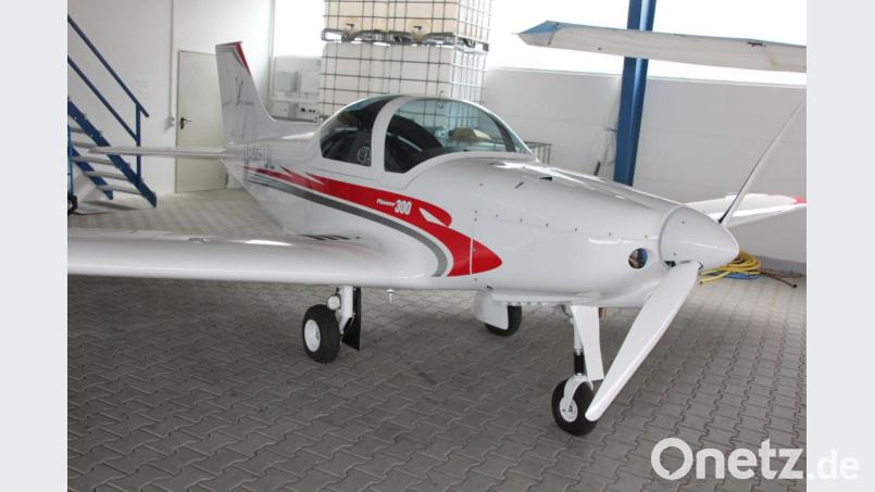 Ein nagelneues Ultraleicht steht in der Flugzeughalle des Segelflug-Clubs Stiftland. Bild: kro