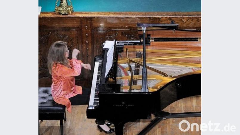 Sie wird am Flügel begleitet von Mariann Kerenyi. Auch sie ist Trägerin zahlreicher internationaler Auszeichnungen. Bild: ld