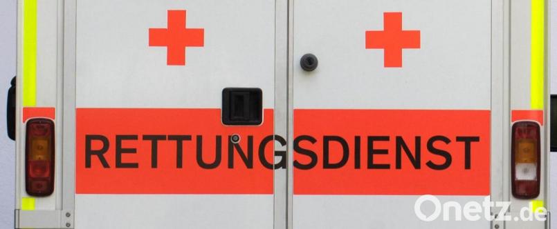 Der Rettungsdienst brachte den 19-Jährigen zur Behandlung in eine Nürnberger Klinik. Bild: Oliver Weiken dpa