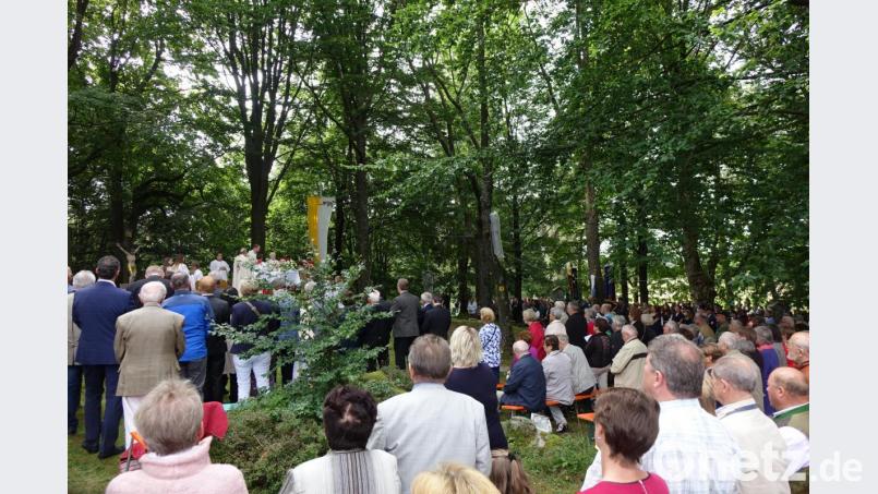 Nahe der Keuzigungsgruppe war der Hochaltar am Kalvarienberg aufgebaut. Bild: mmj