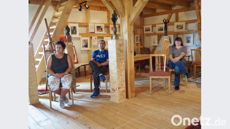In der "Windschnurrn" präsentieren die Maler und Fotografen ihre Kunstwerke. Bild: Magdalena Keilhauer/exb