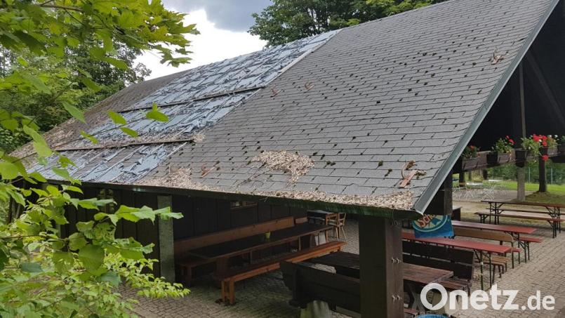 In einem argen Zustand befindet sich der Kiosk im Kurpark Moosbach. Für rund 150.000 Euro soll das Gebäude erweitert und renoviert werden. Bild: gi