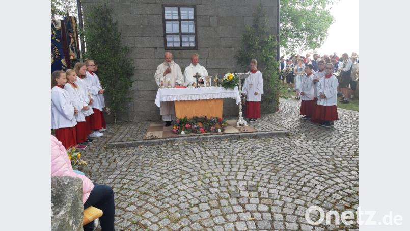 Gottesdienst
Rechts Domvikar Harald Scharf Bild: gis