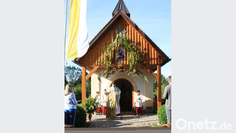 Pfarradministrator Konrad Ackermann beim Beginn der Messfeier. Bild: lk