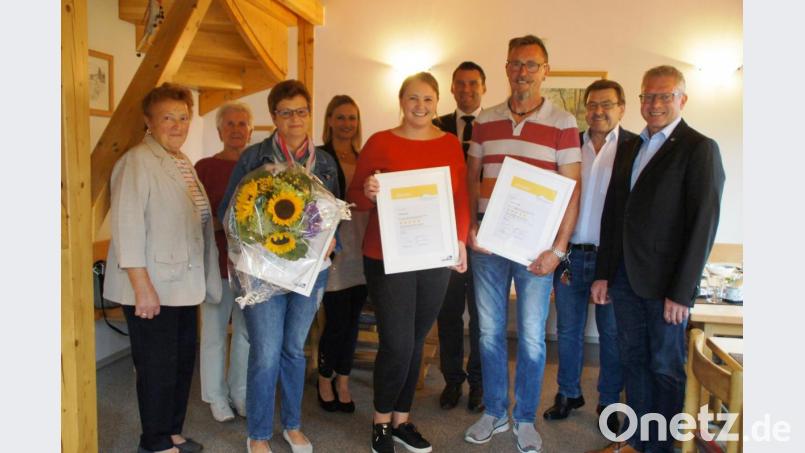 Die Familie Dirnberger freut sich über die Fünf-Sterne-Klassifizierung ihrer drei Ferienhäuser. Bild: sir
