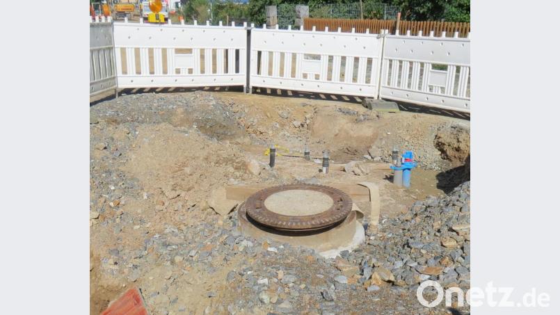 Der Abwasserkanal und die Wasserleitung einschließlich der Hausanschlüsse sind bereits verlegt. Bild: Köppl