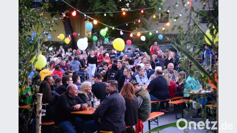 Die Burkhardsriether feiern ein idyllisches Sommernachtsfest. Bild: bey