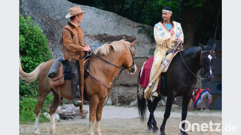 Old Surehand (Sven Kramer) trifft Winnetou (Matthias M.). Bild: Kunz