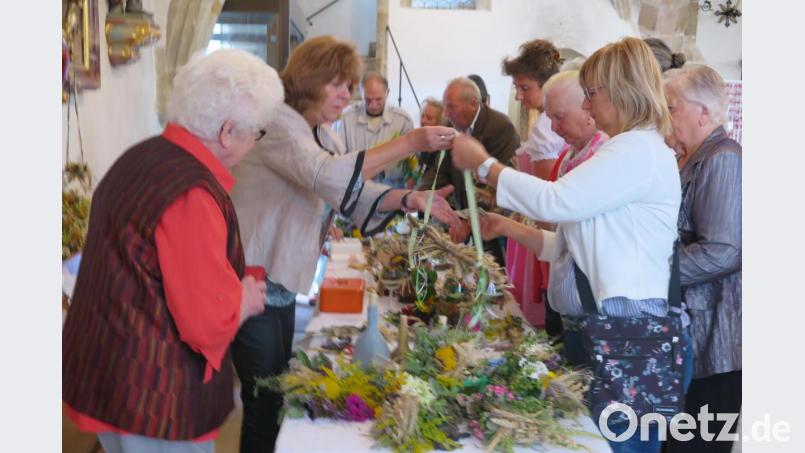 Einem guten Zweck diente die Verkaufsaktion des Katholischen Frauenbundes Kemnath an Mariä Himmelfahrt. Bild: jzk