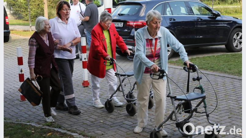 Viele der 87 Bewohner des AWO-Seniorenzentrums, das geräumt werden musste, waren auf Hilfe angewiesen. Bild: Wolfgang Steinbacher