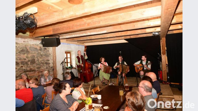 Die "Piffigen Knepf" spielen echt traditionelle Volksmusik. Bild: bey