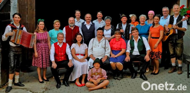 Das gesamte Ensemble der Freudenberger Bauerbühne. Bild: gio