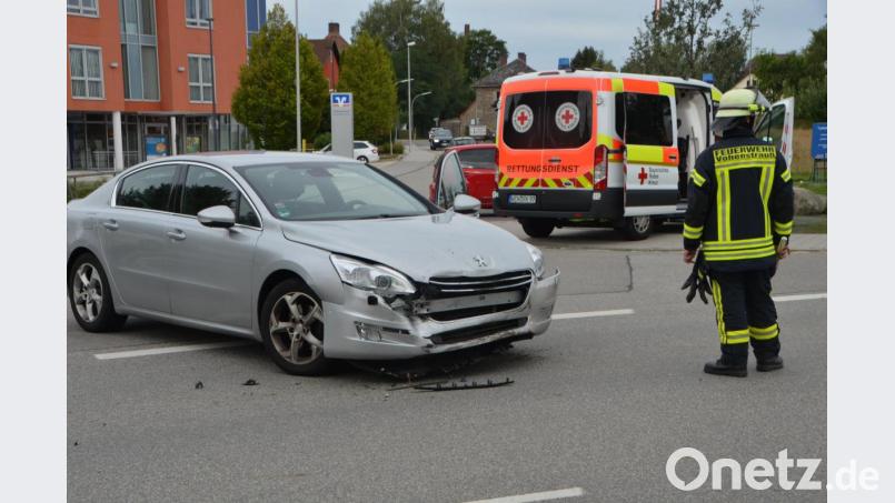 Unfall in Vohenstrauß: Der Peugeot-Fahrer hatte den Audi übersehen. Bild: dob