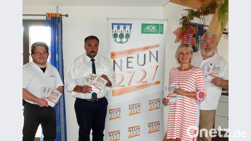 Stefan Hammerl (Gesundheitszentrum), Bürgermeister Josef Beimler, NEUN2727-Koordinatorin Doris Völkl und Nikolaus Globisch (von links) stellen das Programm vor. Bild: fvo