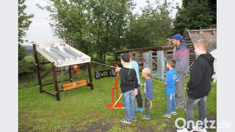 Für die Kinder war wieder ein tolles Programm vorbereitet. Da konnten die Erwachsenen in Ruhe feiern. Bild: frd