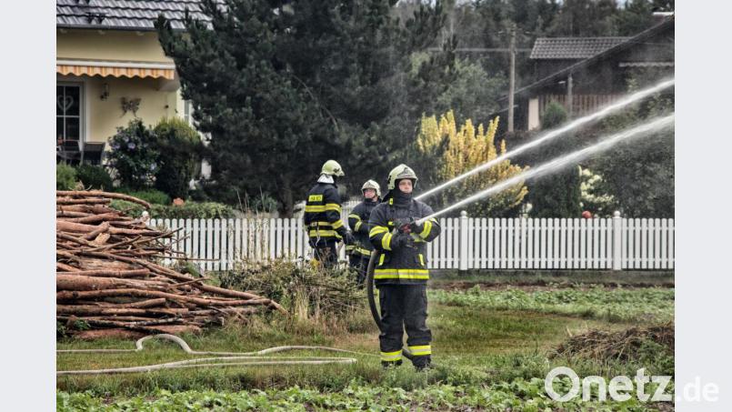 Feuerwehrmänner aus Prestice bei der Übung. Bild: jma