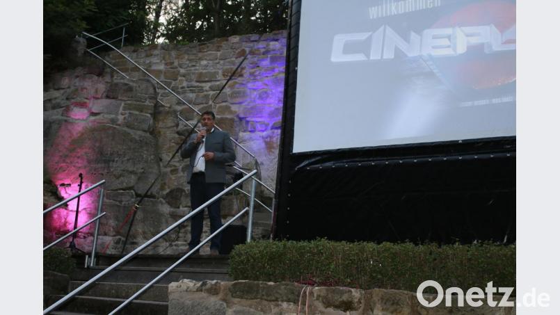 Bürgermeister Edgar Knobloch eröffnet das Schlemmerkino. Bild: sne