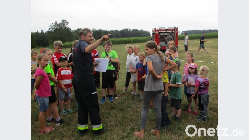 Lagebesprechung mit Kommandant Stefen Schertl bei der Übung der Feuerwehr in Reisach. Bild: bra