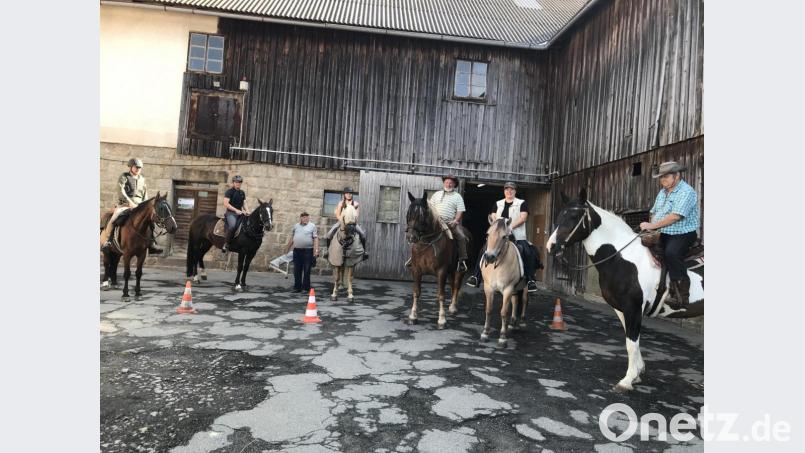 Bei einer dreitägigen Tour im Sattel lernen die Reiter sich und das Tier noch besser kennen. Mit lockeren Zügeln geht es in Waldau los. Drei Tage später kehren sie wieder an den Ausgangspunkt zurück und sind um etliche schöne Erfahrungen reicher. Bild: dob