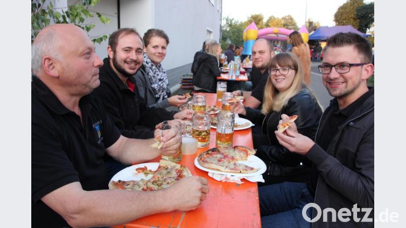Diese Sechs ließen sich die Pizzen schmecken. Bild: kro