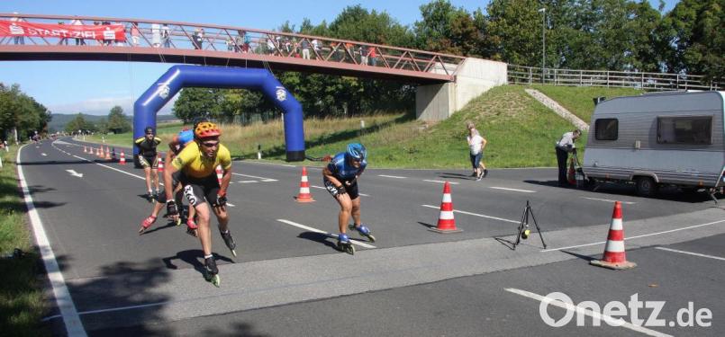 Einer der Höhepunkte war das 10-Kilometer-Jugend-Masters am Vormittag , für das die Umgehungsstraße und der Kreisverkehr mehrmals befahren werden mussten. Bild: wro