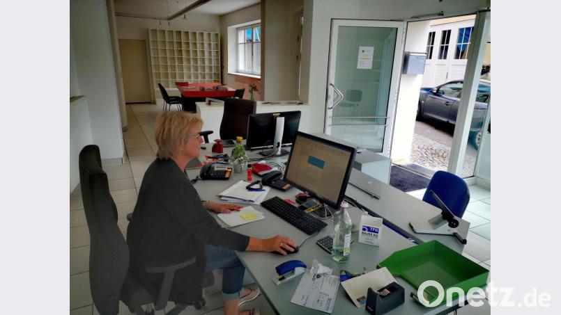 Lisa Wilhelm im neuen KJR-Büro in Schwandorf, das Anfang August bezogen wurde und noch immer eingerichtet wird. Bild: Thomas Dobler