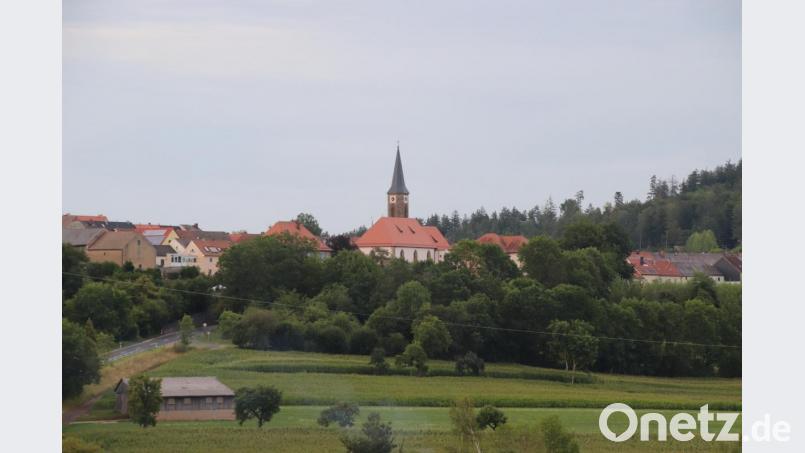 So mancher Blick zurück eröffnete eine völlig neue Perspektive von Neustadt am Kulm.
Immer stand aber die markante Dreieinigkeitskirche, die ja zu den Markgrafenkirchen gehört, im Mittelpunkt. Bild: rpp