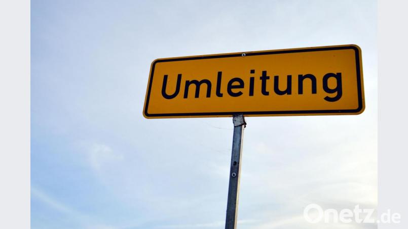 Umleitung: In Vilseck wird wegen Kanalbauarbeiten voraussichtlich ab heute die Vorstadt für den Verkehr gesperrt. Symbolbild:  Marc Tirl/dpa