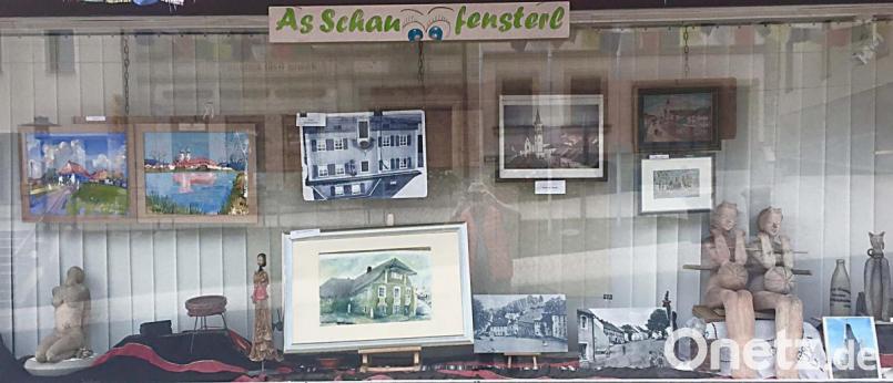 Das aktuelle &quot;Schaufensterl&quot; am Marktplatz zeigt teils alte Ansichten aus Kirchenthumbach und Umgebung. Bild: ü
