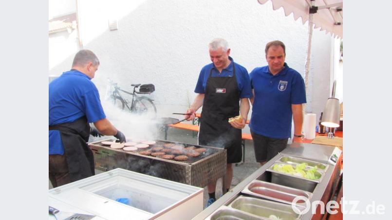 Keine Hamburger, sondern &quot;Xantl-Burger&quot; werden in Mantel vom gleichnamigen Verein serviert. Bild: sei