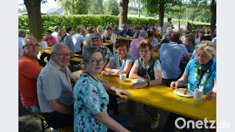 Auch Bürgermeister Ernst Neumann (Zweiter von links) war unter den Gästen. Bild: jr