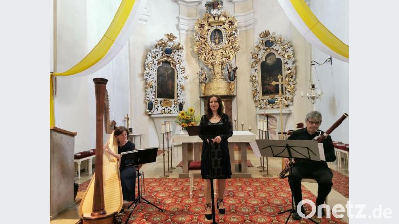 Das über einstündige Konzert umrahmten Sopranistin Dagmar Spannbauer aus Schwandorf mit Gesang, Veronika Miller-Wabra aus Oberviechtach mit Harfe und Roland Polzer aus Zell mit Fagott mit klassischen und sakralen Werken. Bild: gz