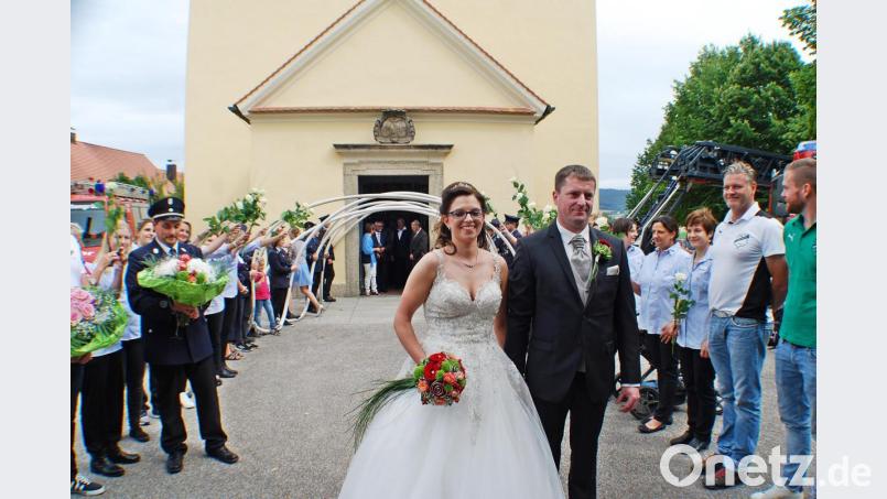 Daniela Fleischer und Florian Dietl gaben sich in der Kirche St. Sebastian auf der Kleinen Kappl das Ja-Wort Bild: enz