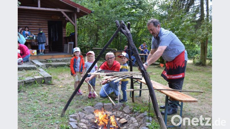 Basteln und Grillen stehen beim Ferienprogramm des Ortsverschönerungsverein Wurz am Abenteuerspielplatz am Rotzenbühl auf dem Plan. Bild: Sepp Gleißner/exb