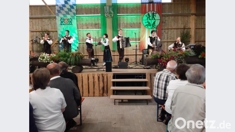 „Saso &amp; seine Oberkrainer“ waren die Stars in der festhalle beim Hammricher Frauentag. Bild: gis