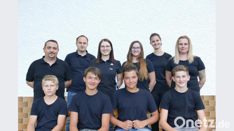 Sie freuen sich schon auf die Deutschen Meisterschaften in München-Hochbrück: (hinten, von links) die Trainer Andreas Kausler und Lukas Haberkorn, Lena Stahl, Maria Kausler, Sophia Miedel und Sabine Schwarz sowie (vorne, von links) Sebastian Pühl, Christian Landgraf, Hannes Reger und Fabian Plannerer. Es fehlen Luisa Stahl und Elena Zimmermann. Bild: rwo