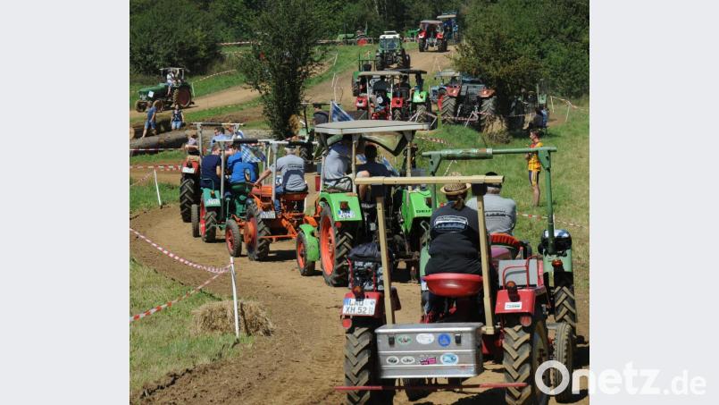 Auf geht´s zur Ausfahrt, zuerst durch den Mofa-Cross-Parcours, dann nach Neukirchen und wieder zurück. Bild: gf