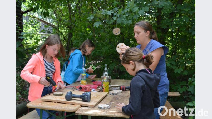 Basteln und Grillen stehen beim Ferienprogramm des Ortsverschönerungsverein Wurz am Abenteuerspielplatz am Rotzenbühl auf dem Plan. Bild: Sepp Gleißner/exb