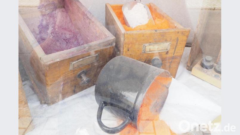 Farbpigmente lagerten in hölzernen Schubladen. Bild: bl