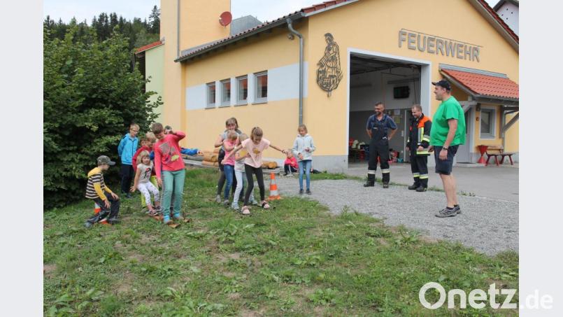 &quot;Auf geht&#039;s!&quot; Mario Schaller (rechts) gibt den Startschuss. Bild: pi